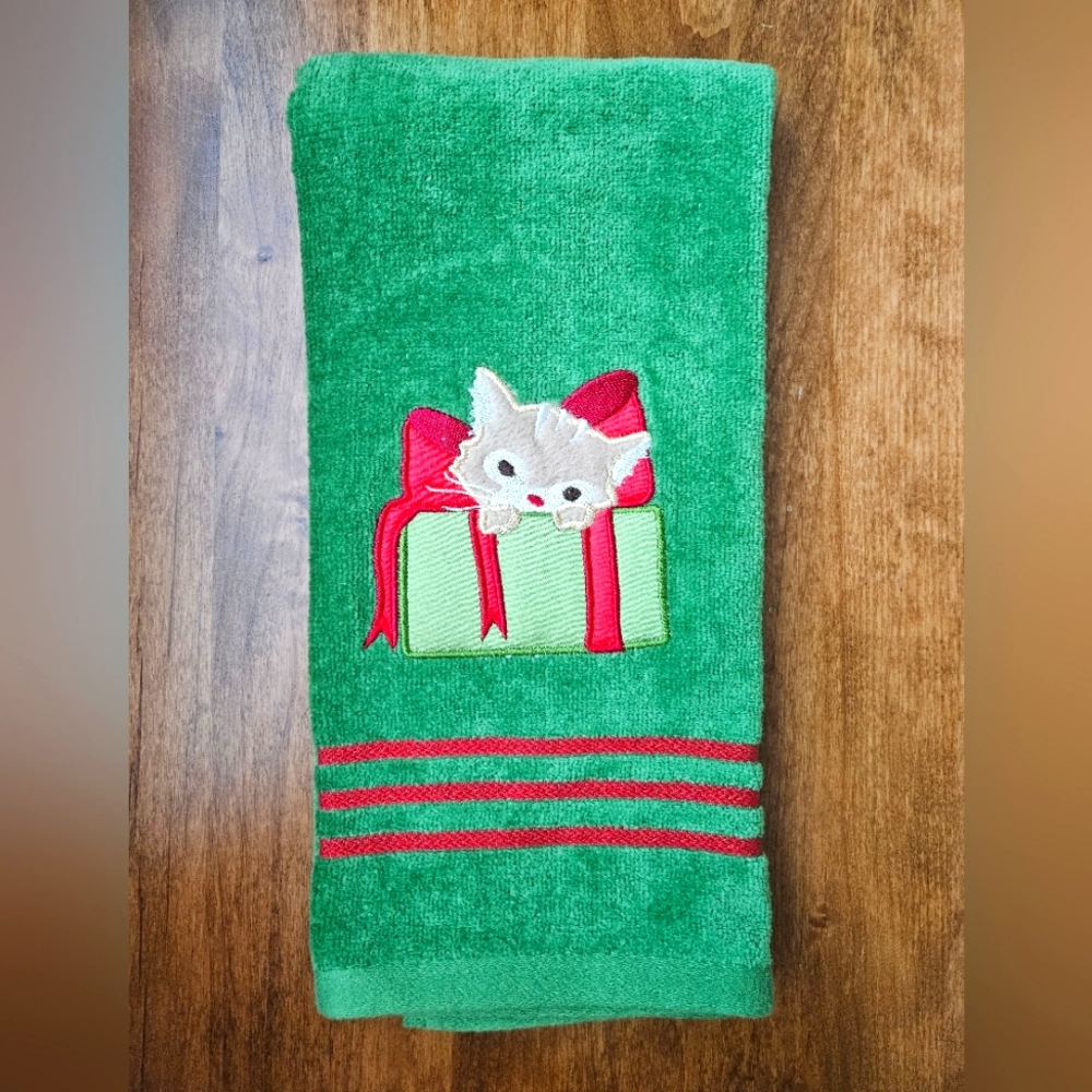 NWOT Christmas Cat Towel